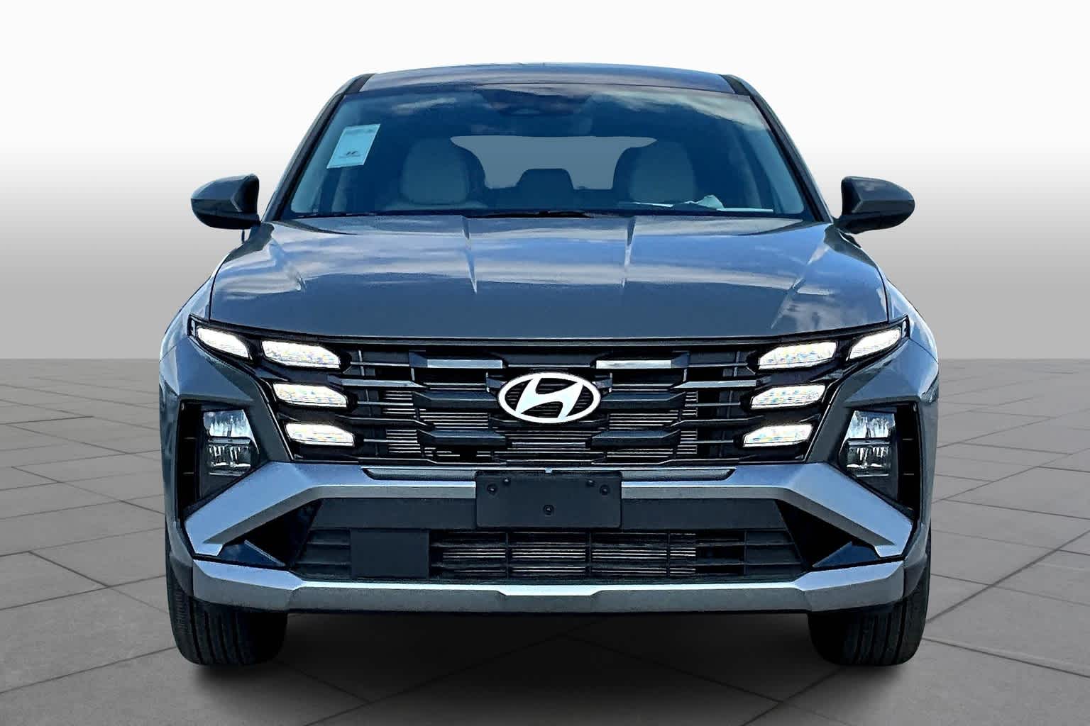 2025 Hyundai Tucson SE photo 3
