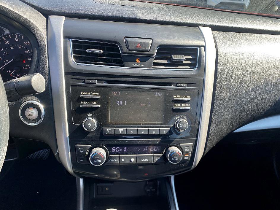 2015 Nissan Altima 2.5 SV photo 9