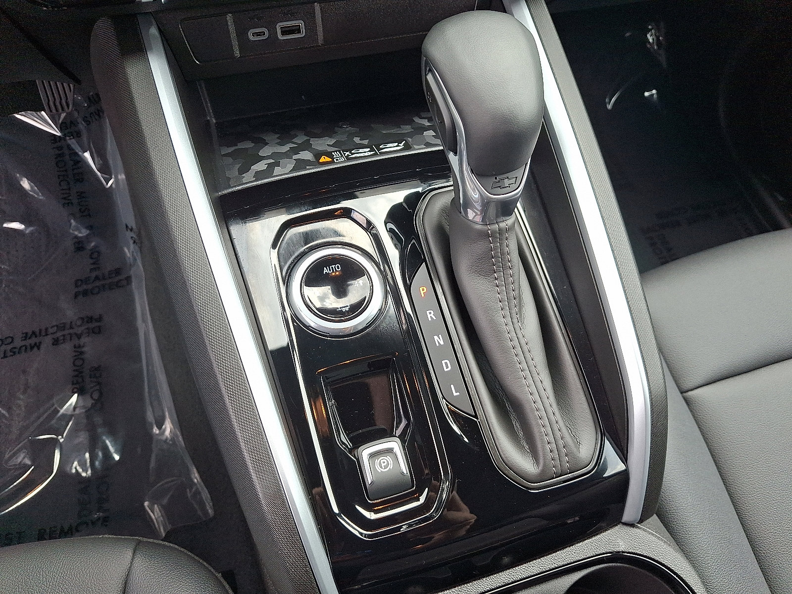 2024 Chevrolet Colorado LT photo 21