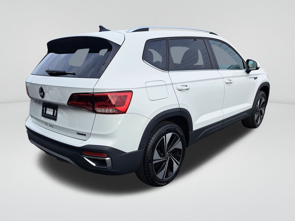 2024 Volkswagen Taos SE photo 3