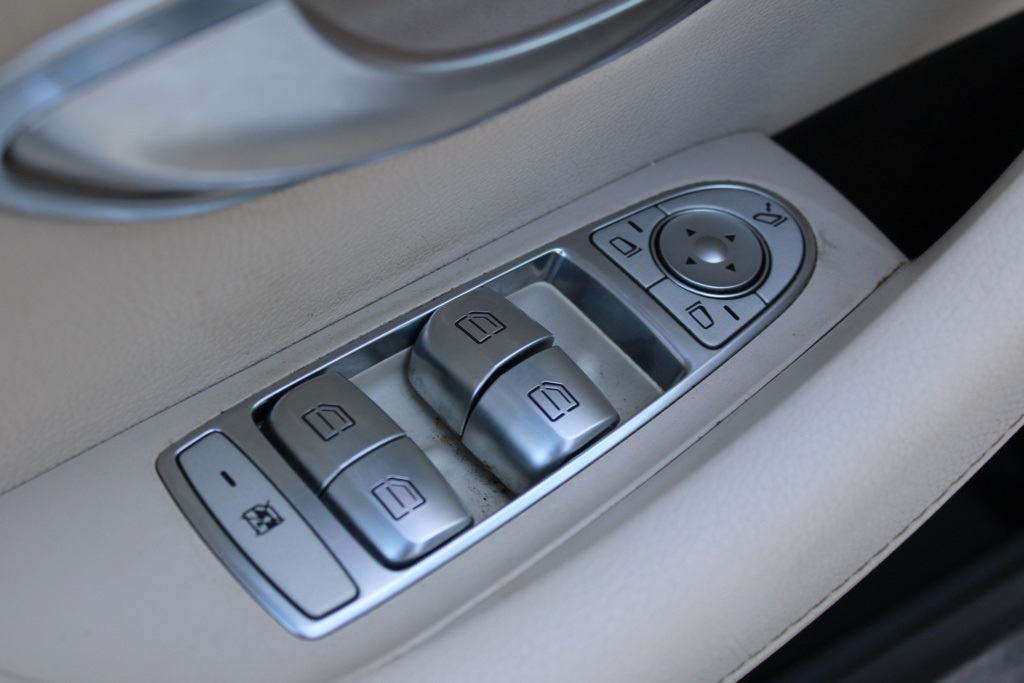 2017 Mercedes Benz E 300 4MATIC Sedan photo 14