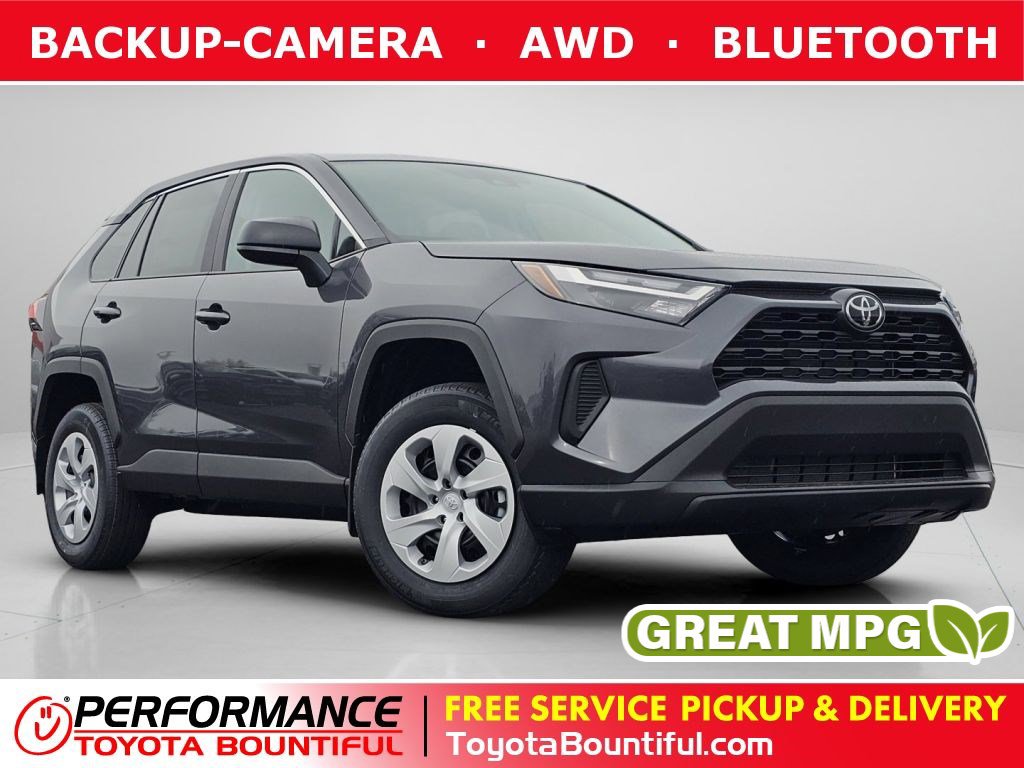 2025 Toyota RAV4 LE's photo