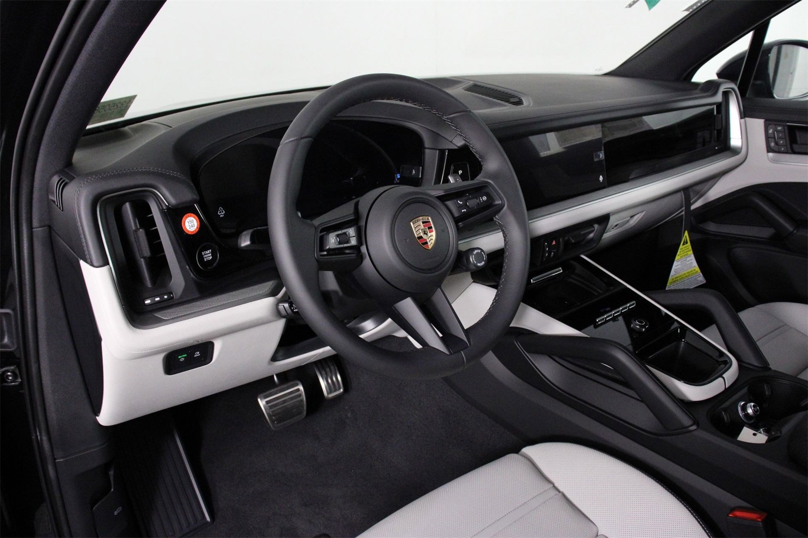 2025 Porsche Cayenne S photo 4