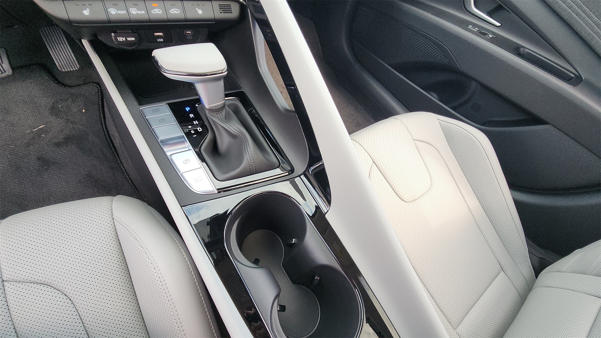 2025 Hyundai Elantra Limited photo 13