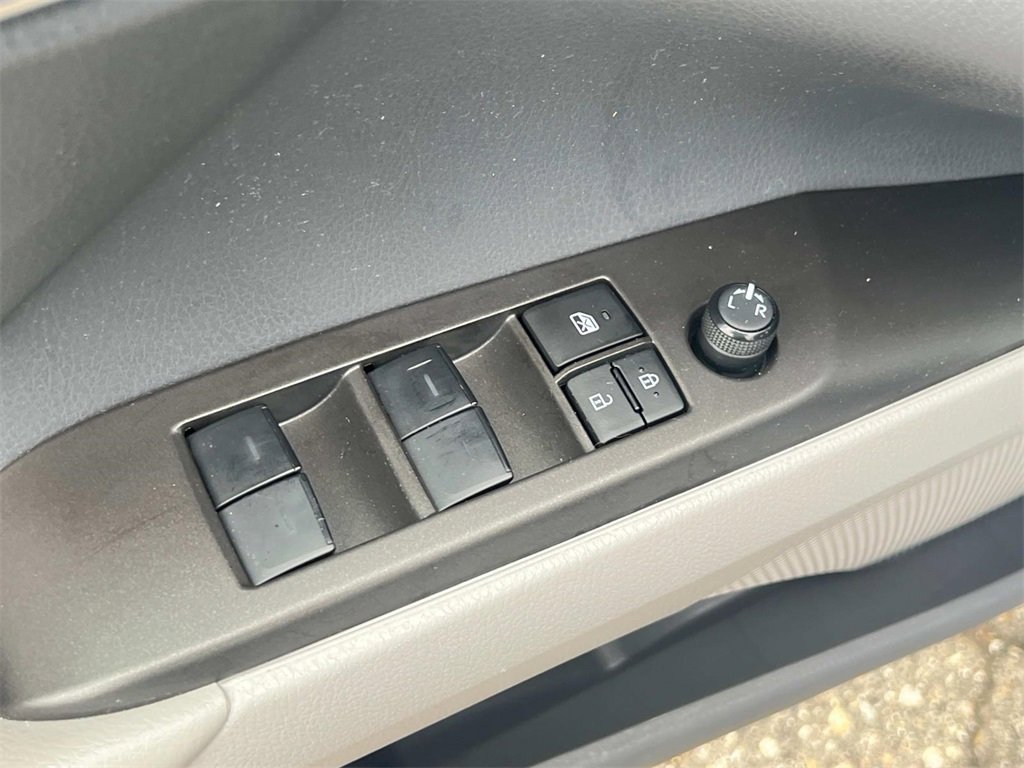 2023 Toyota Camry LE photo 13