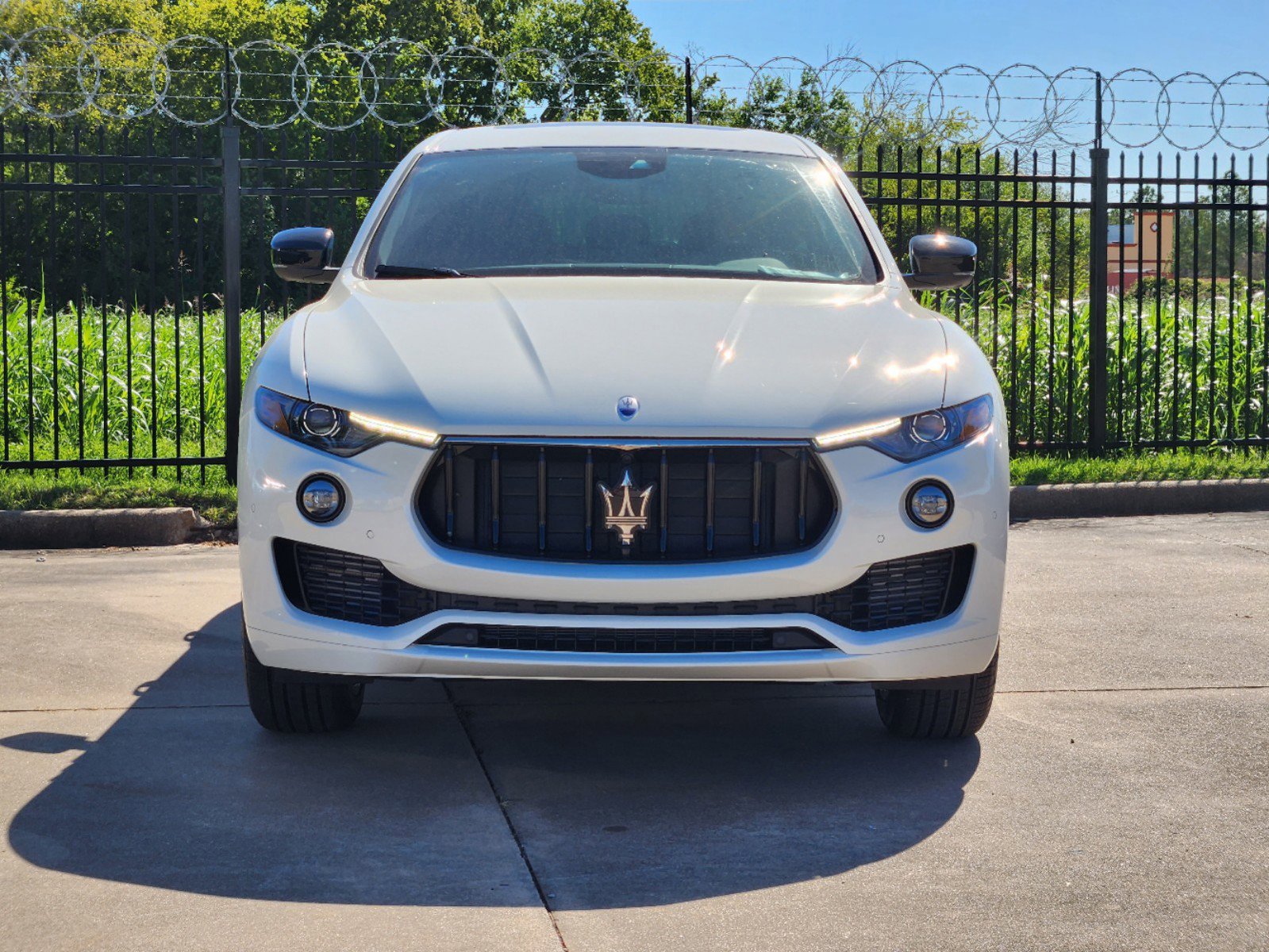 2024 Maserati Levante GT photo 2