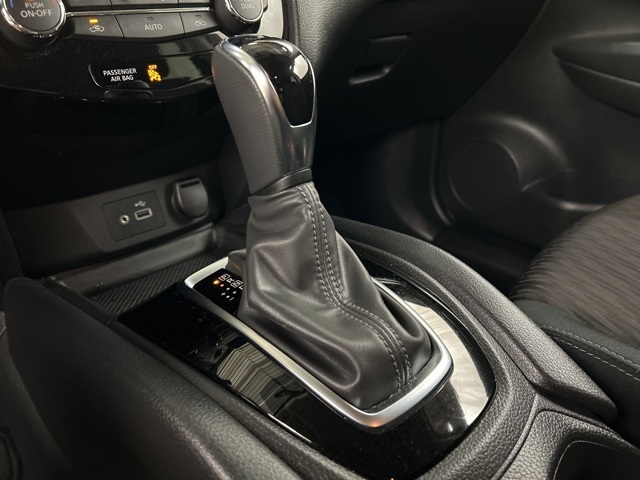 2018 Nissan Rogue SV photo 17