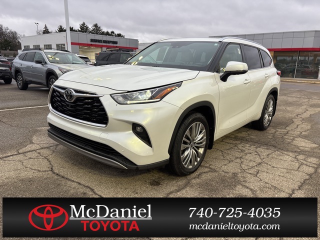 2022 Toyota Highlander Platinum's photo