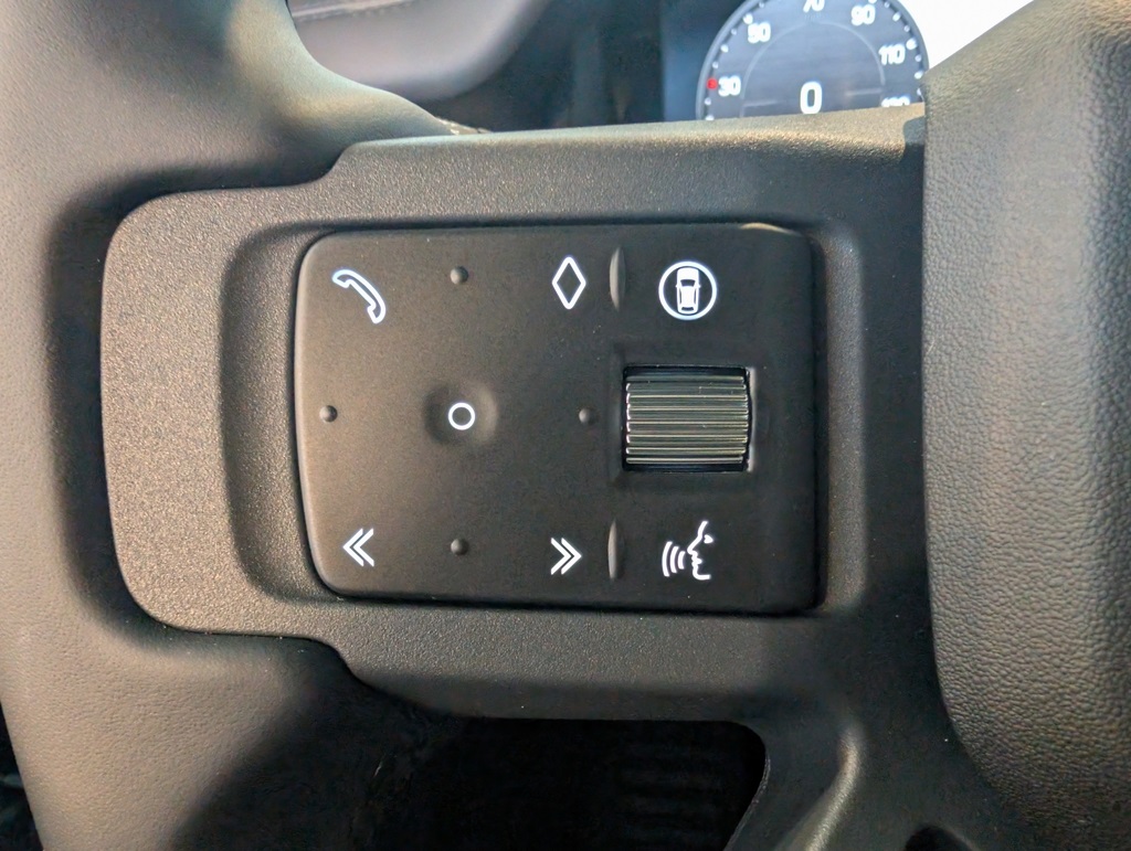 2025 Land Rover Defender 130 X-Dynamic SE photo 16