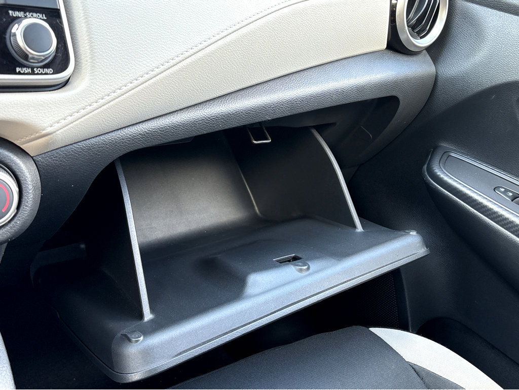 2021 Nissan Versa 1.6 SV photo 14