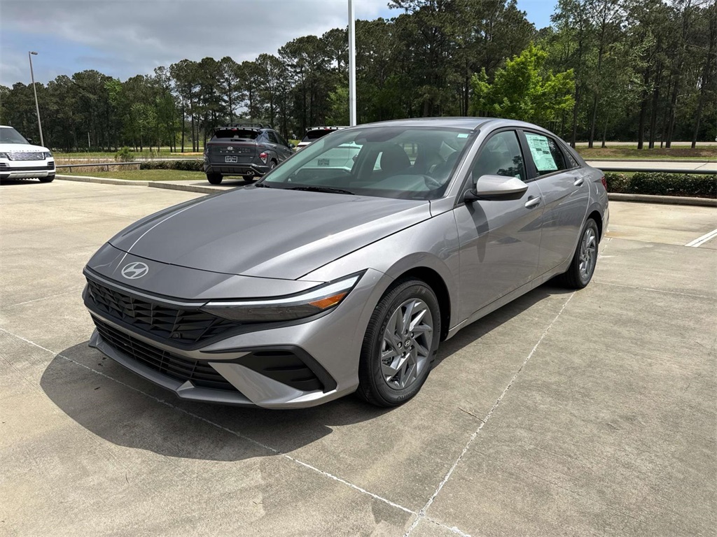 2025 Hyundai Elantra Blue's photo