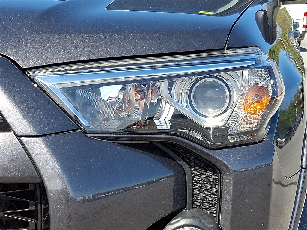 2016 Toyota 4Runner SR5 photo 10