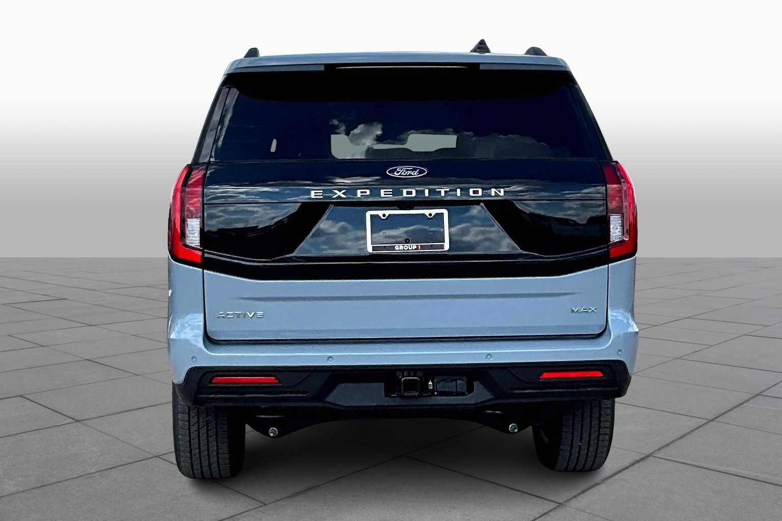 2025 Ford Expedition MAX EL photo 2