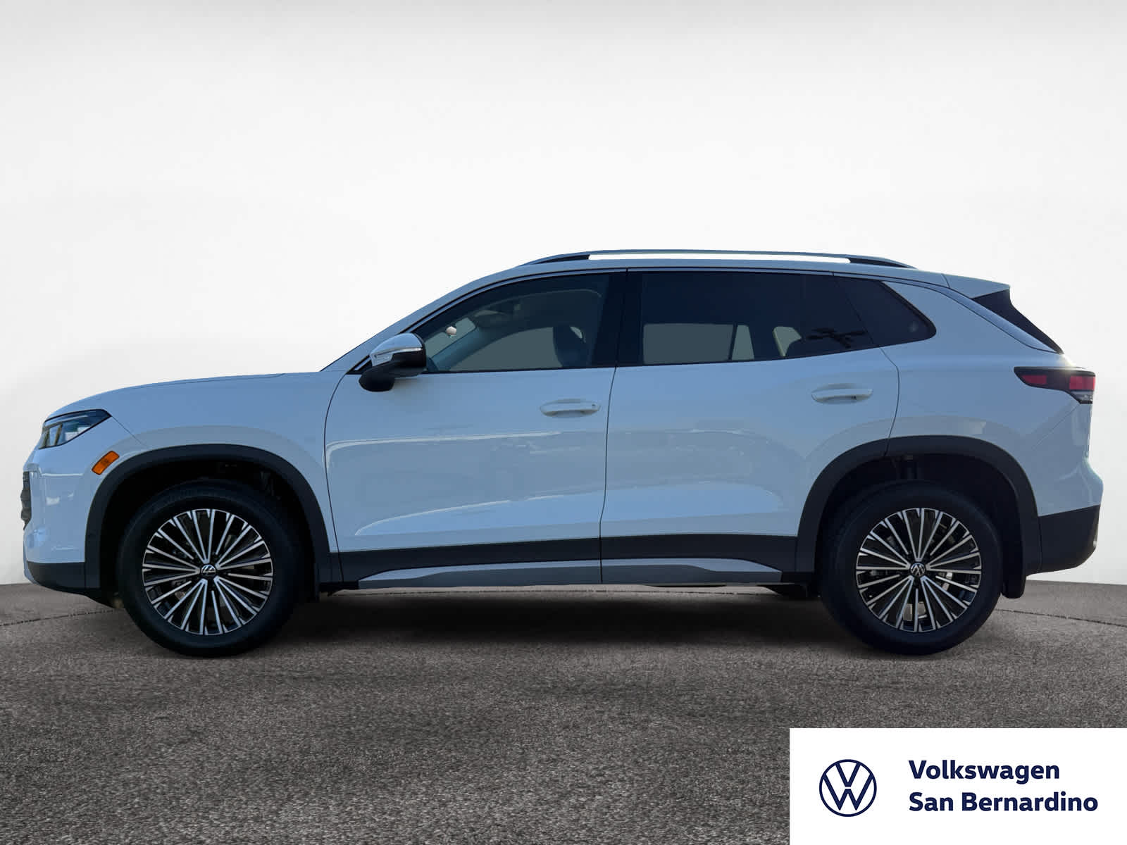 2025 Volkswagen Tiguan S photo 2
