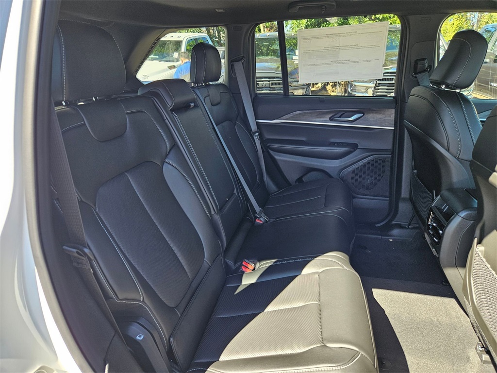 2025 Jeep Grand Cherokee Limited photo 14