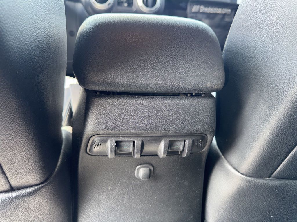 2015 Jeep Wrangler Unlimited Sahara photo 5