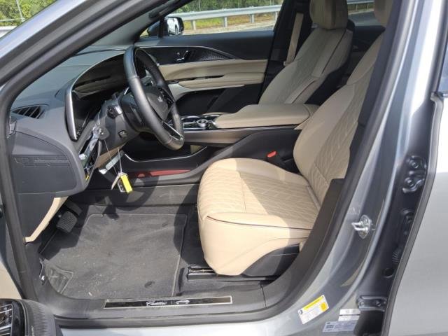 2024 Cadillac Lyriq Luxury photo 2