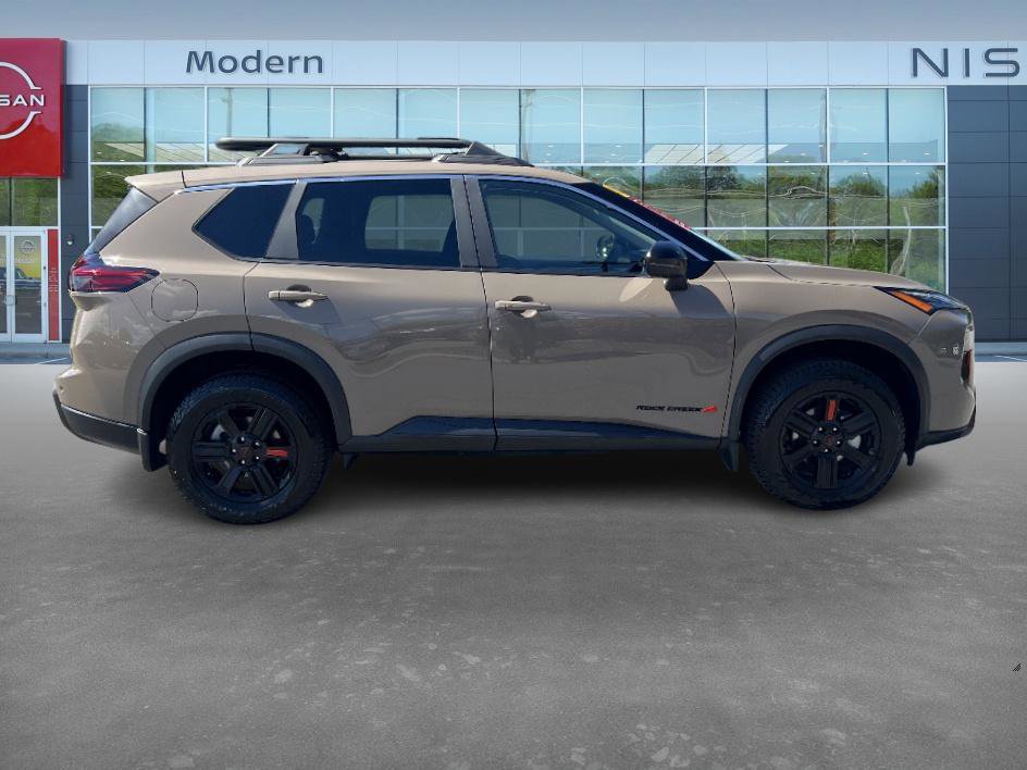 2025 Nissan Rogue SV photo 4