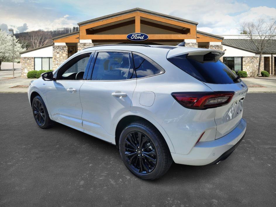 2025 Ford Escape ST-Line Elite photo 5