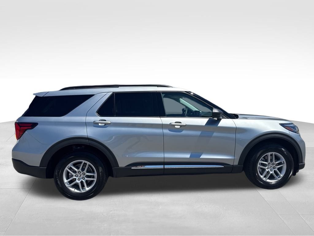 2025 Ford Explorer Active's photo