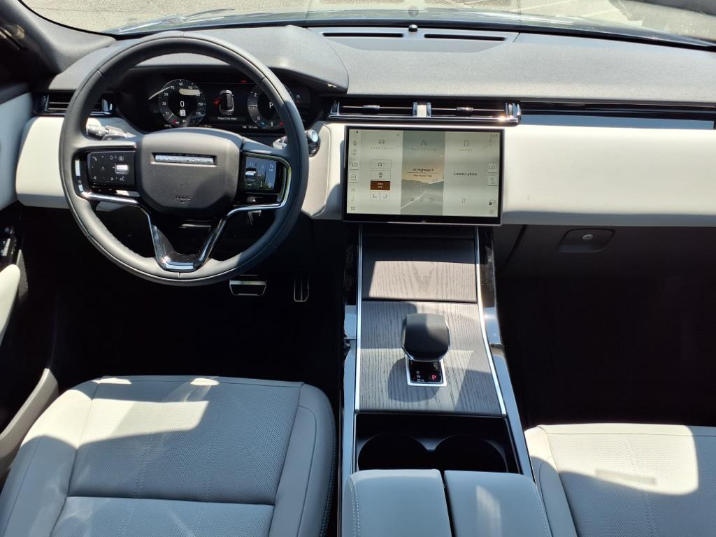 2026 Land Rover Range Rover Velar SE photo 4