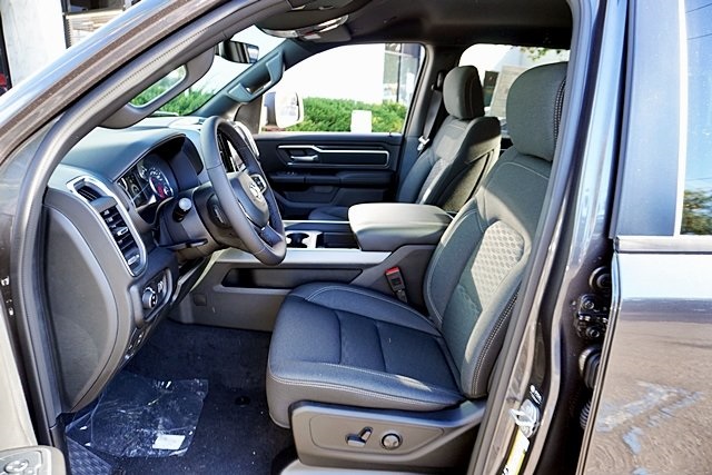 New 2026 Granite Crystal Metallic Clear-Coat Exterior Paint RAM Big Horn/Lone Star image 20