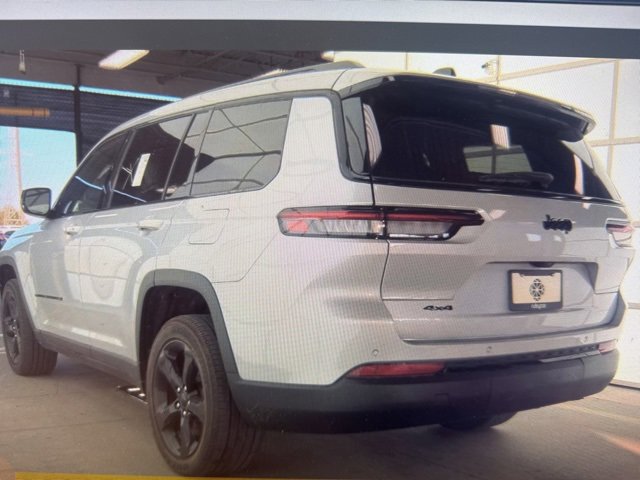 2023 Jeep Grand Cherokee Altitude photo 3