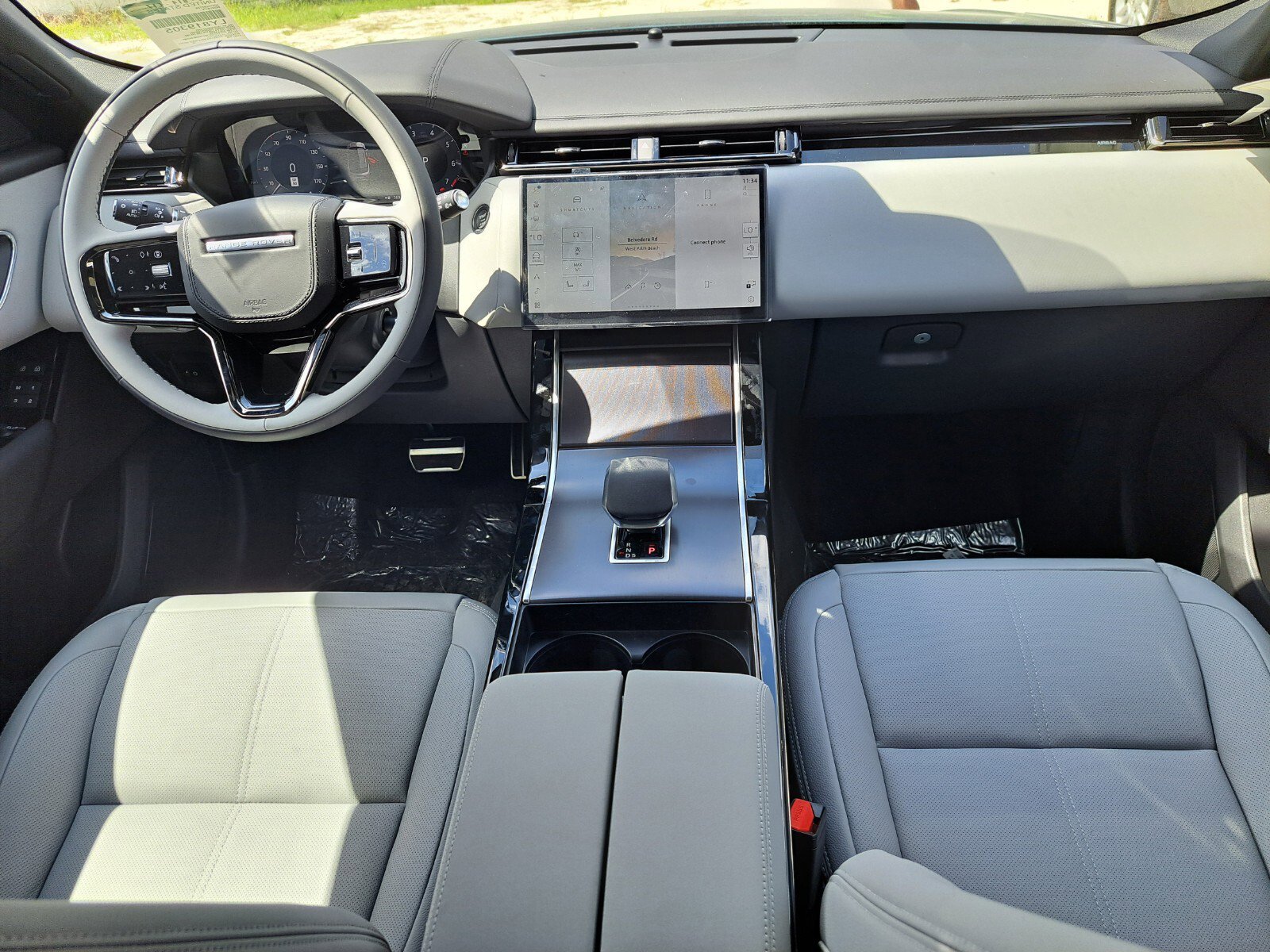 2026 Land Rover Range Rover Velar SE photo 3