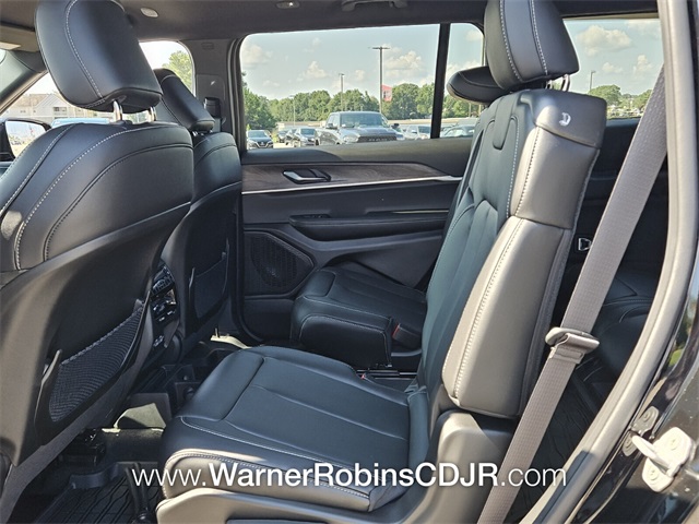 2025 Jeep Grand Cherokee Limited photo 6