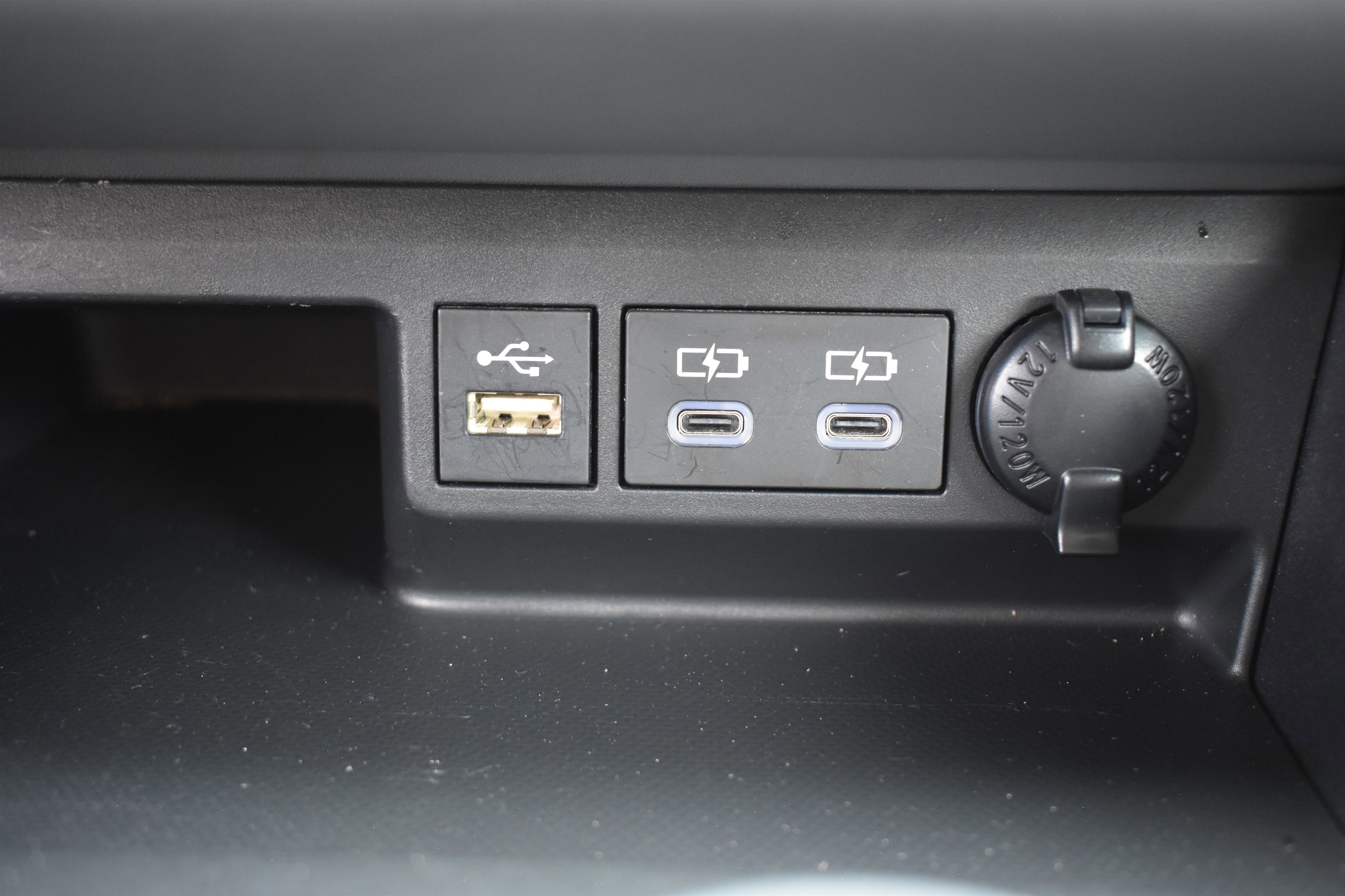 2023 Toyota Highlander L photo 18