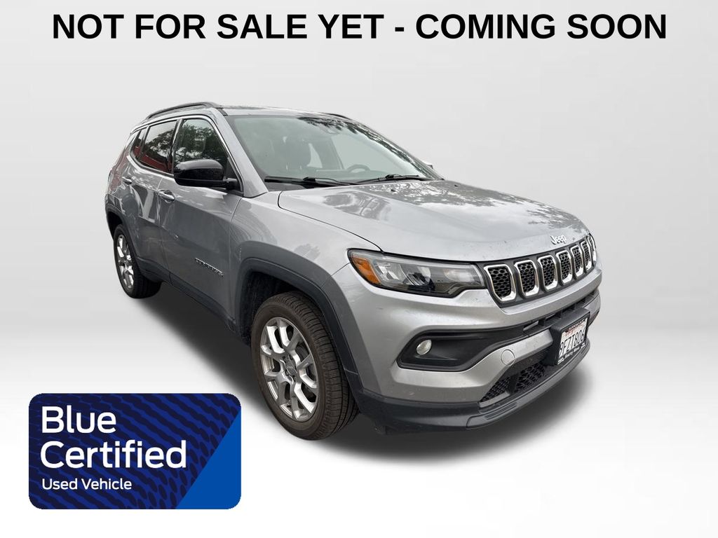 2023 Jeep Compass Latitude Lux's photo