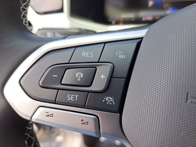 2025 Volkswagen Taos SE photo 24
