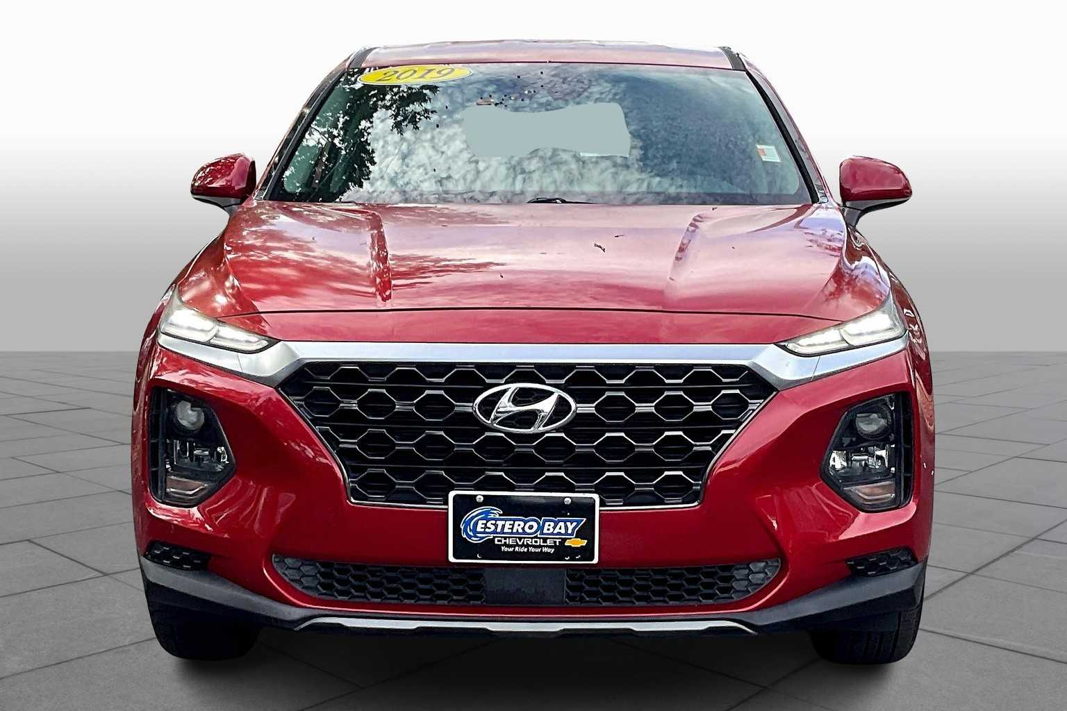 2019 Hyundai Santa Fe SE photo 3