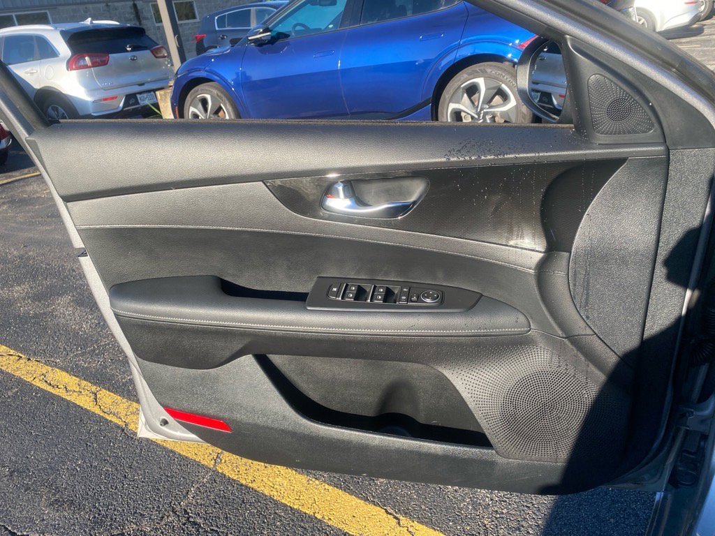 2023 Kia Forte GT-Line photo 21