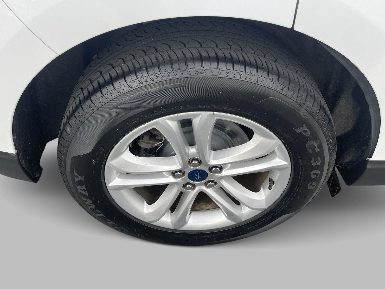 2019 Ford Edge SEL photo 11