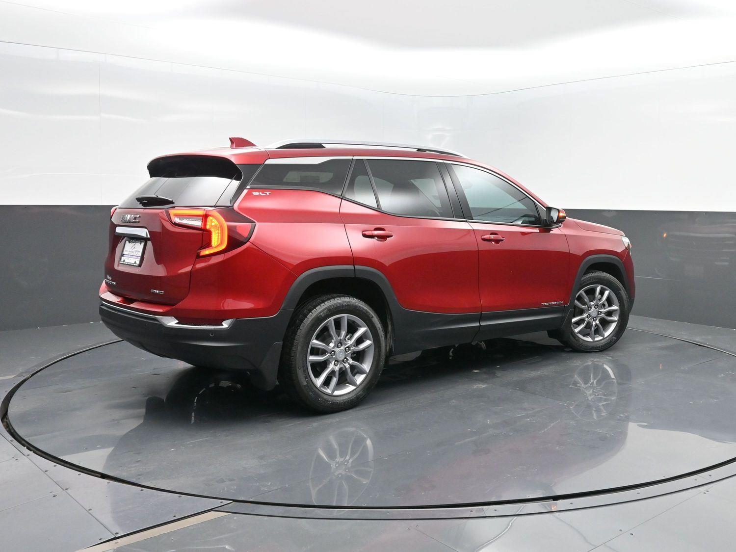 2022 Gmc Terrain SLT photo 2