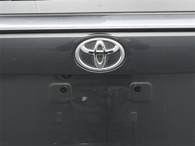 2021 Toyota RAV4 XLE photo 5
