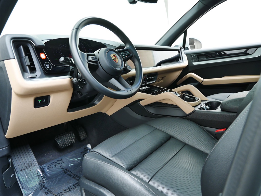 2024 Porsche Cayenne photo 3