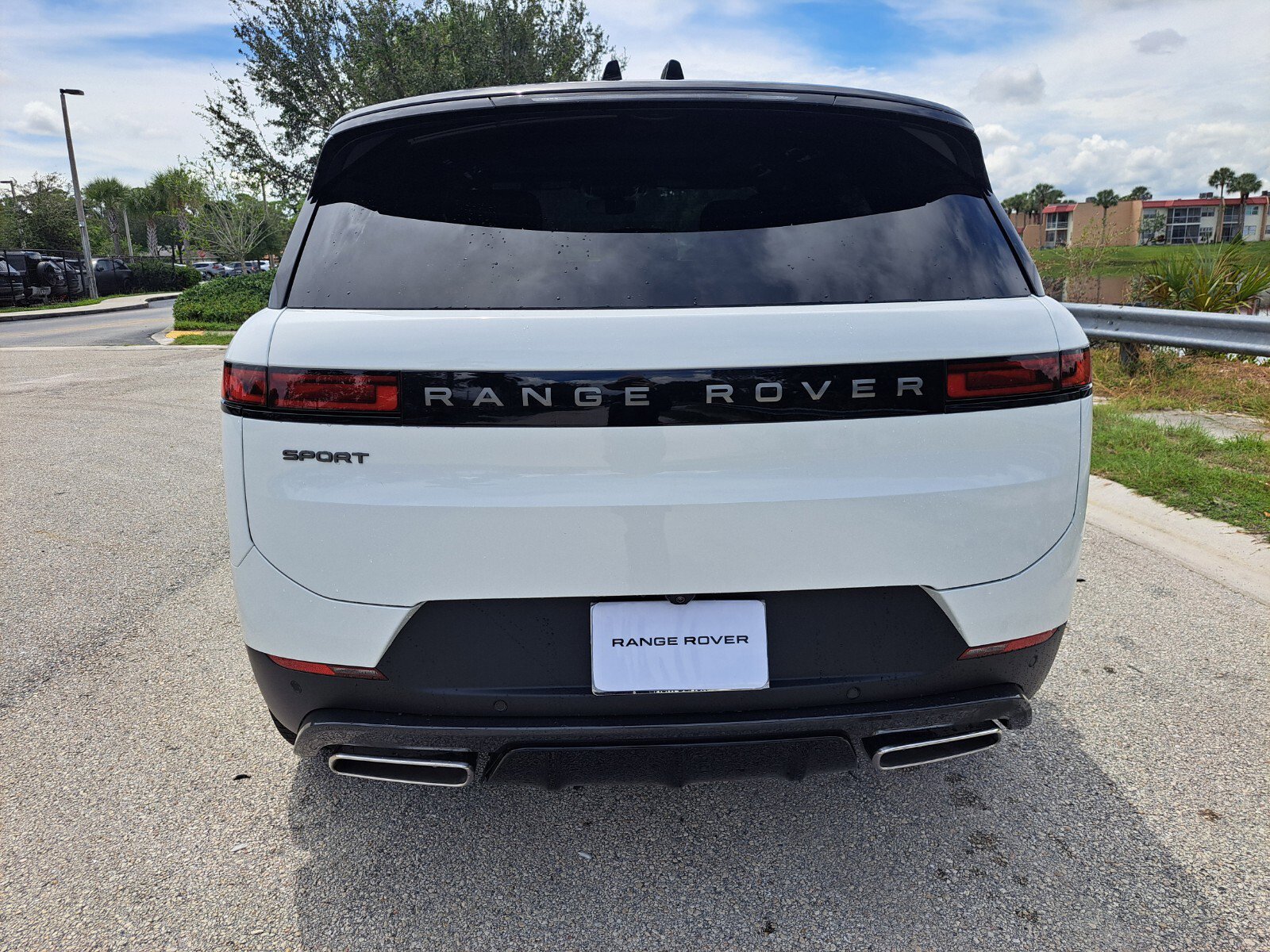 2025 Land Rover Range Rover Sport SE photo 6