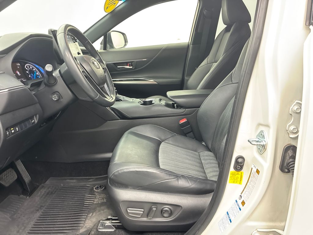 2021 Toyota Venza XLE photo 14