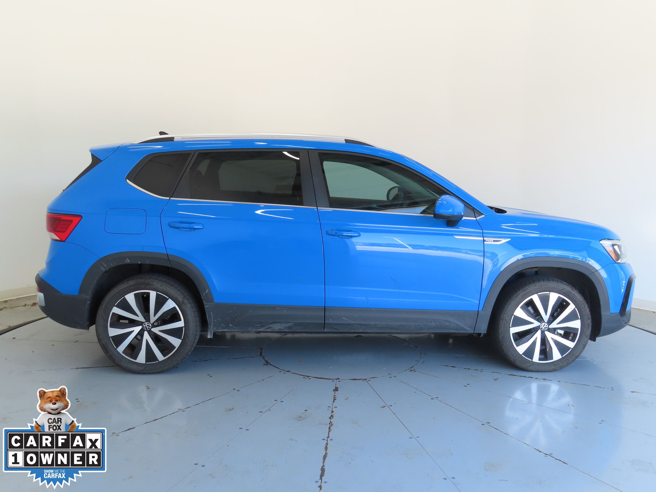 2024 Volkswagen Taos SE photo 2