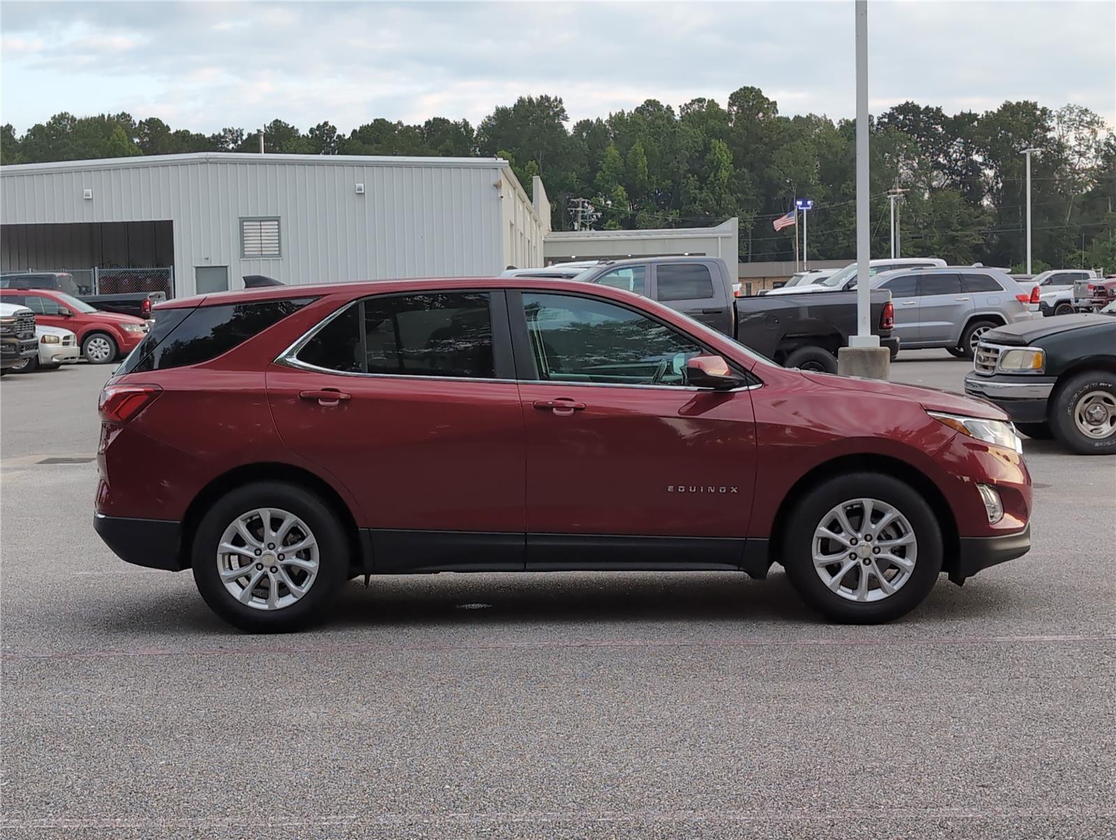 2021 Chevrolet Equinox LT photo 3