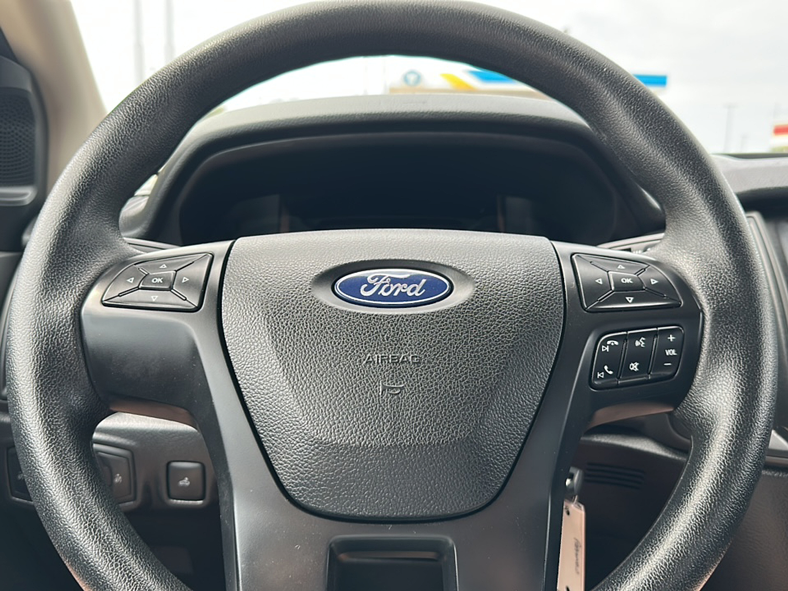 Used 2022 White Ford XL image 24