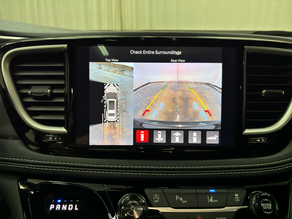 2026 Chrysler Pacifica photo 17