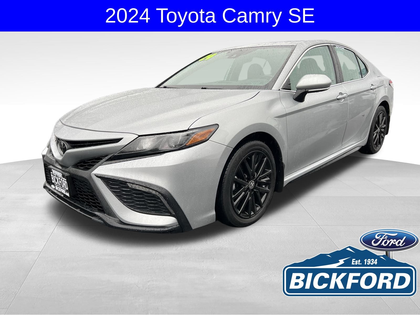 2024 Toyota Camry SE's photo