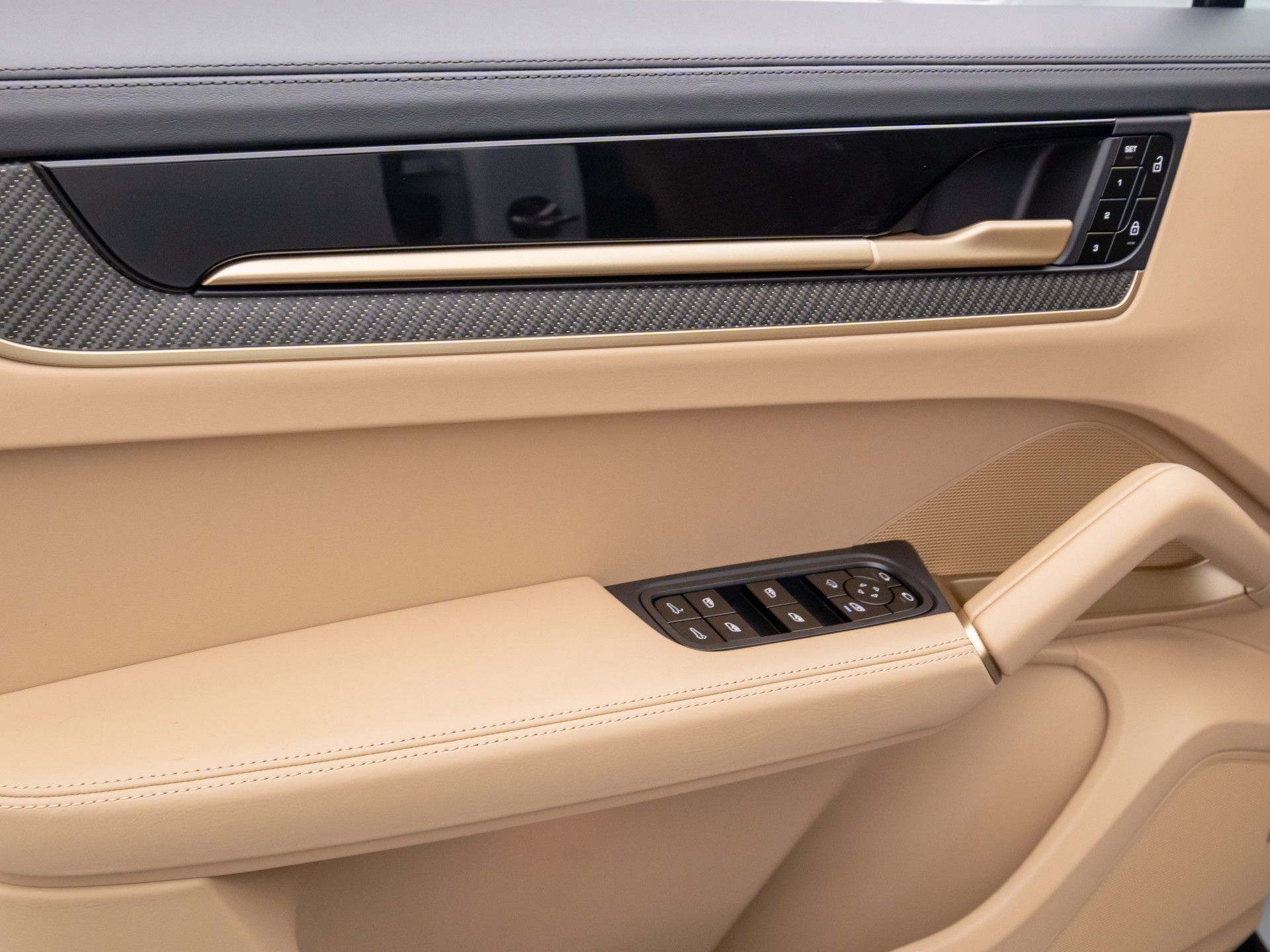 2025 Porsche Cayenne Coupe S photo 11