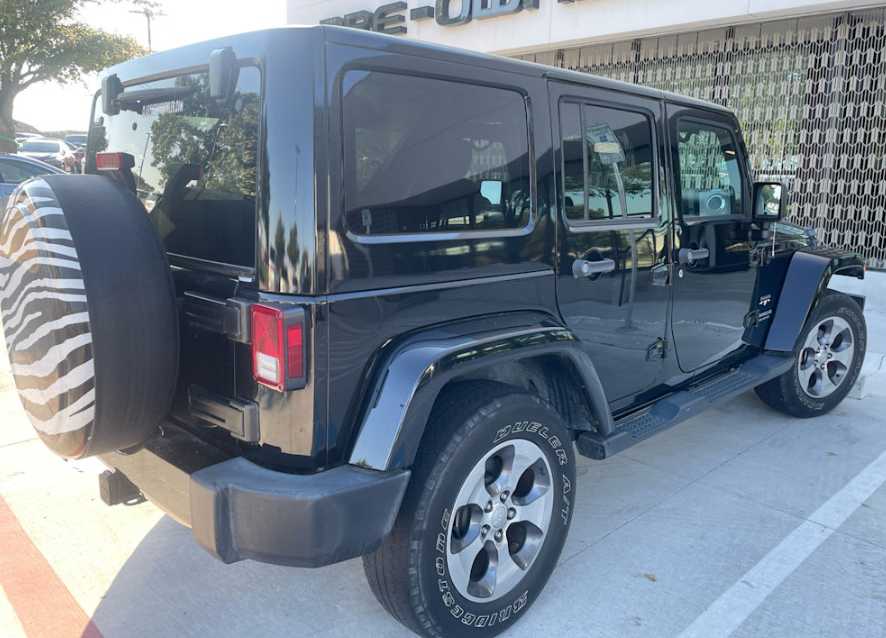 2016 Jeep Wrangler Unlimited Sahara photo 3