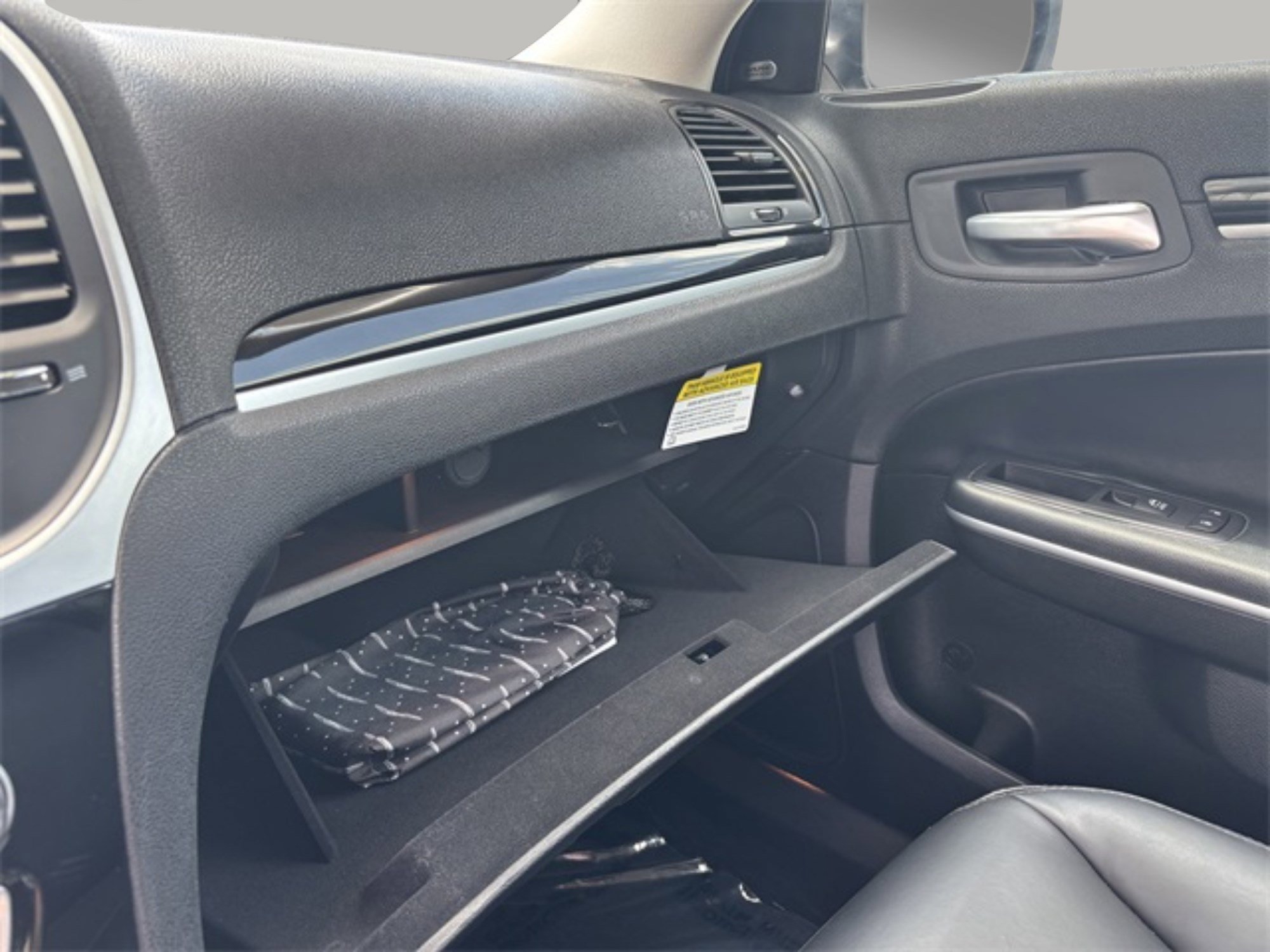 2023 Chrysler 300 Touring L photo 21
