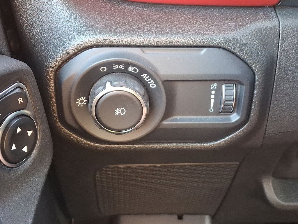 2023 Jeep Wrangler Rubicon photo 22