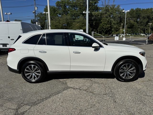 2025 Mercedes Benz GLC 300 4MATIC photo 2